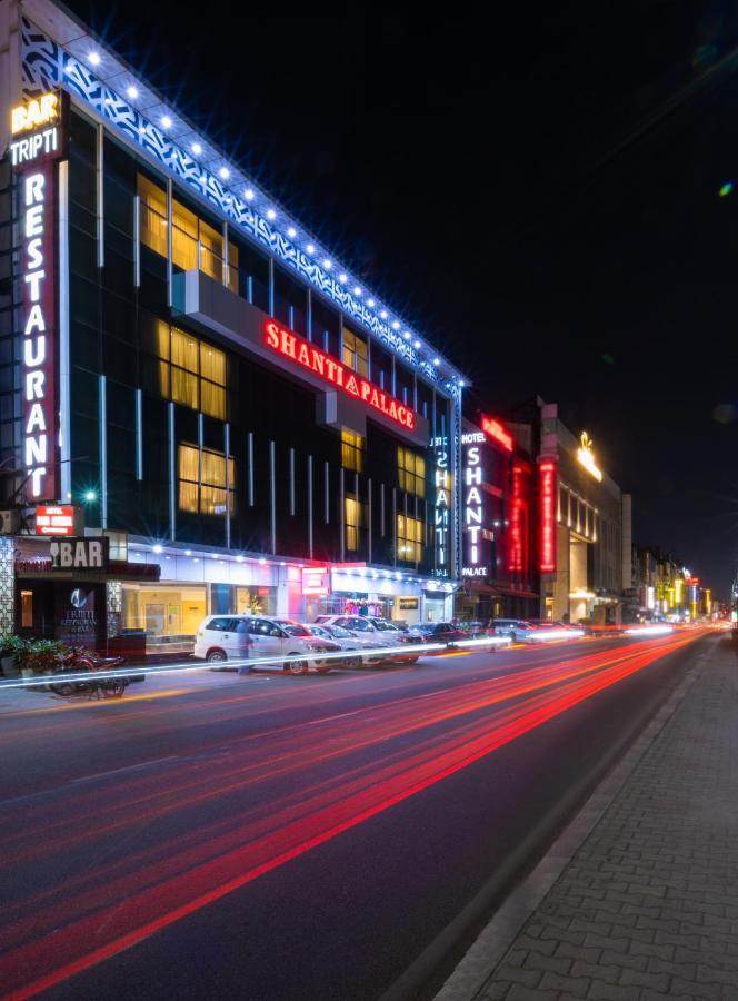 โรงแรมศานติ พาเลซ นิวเดลี ภายนอก รูปภาพ